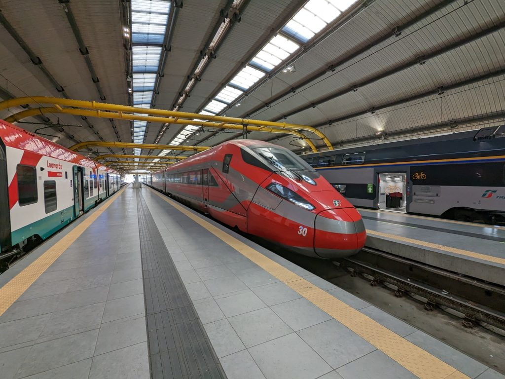 picture of trains at the platform in Roma Fiumicino Airport