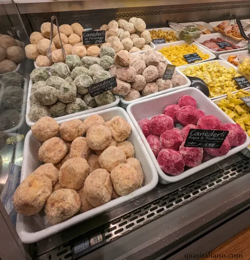 food on display at small grocer Lunelli Alimentari