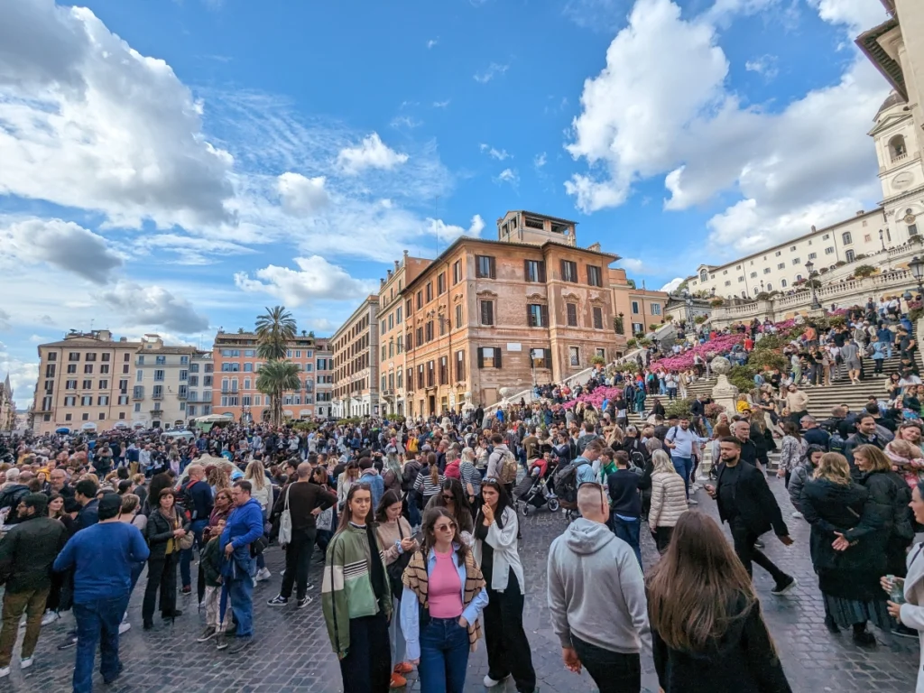picture of a crowd in front of the spanish steps in rome