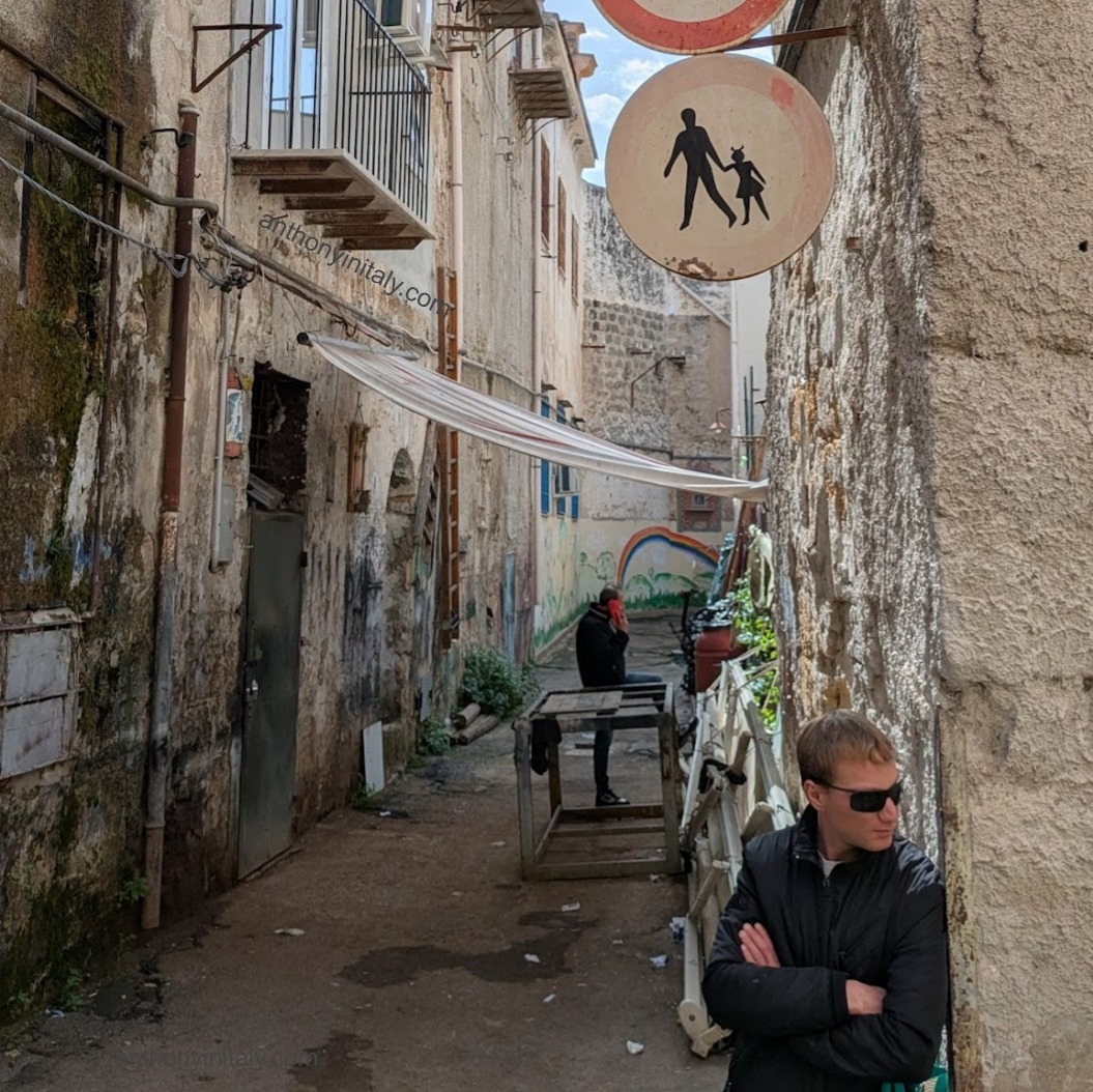 picture of a guy in an alley in palermo, sicily